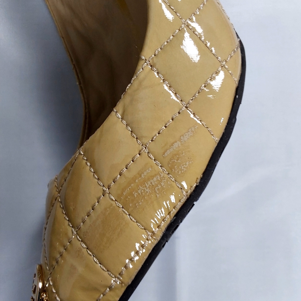 TORY BURCH KAITLIN BEIGE Gold Quilted Leather Wedges Cap Toe Pumps - Picture 9 of 14